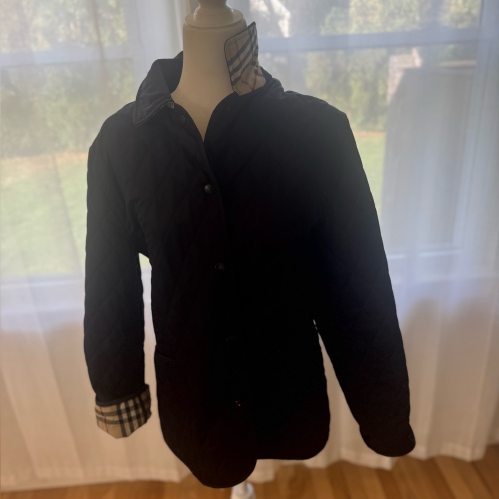 Burberry Navy and White Plaid Quilted Jacket 💙🤍